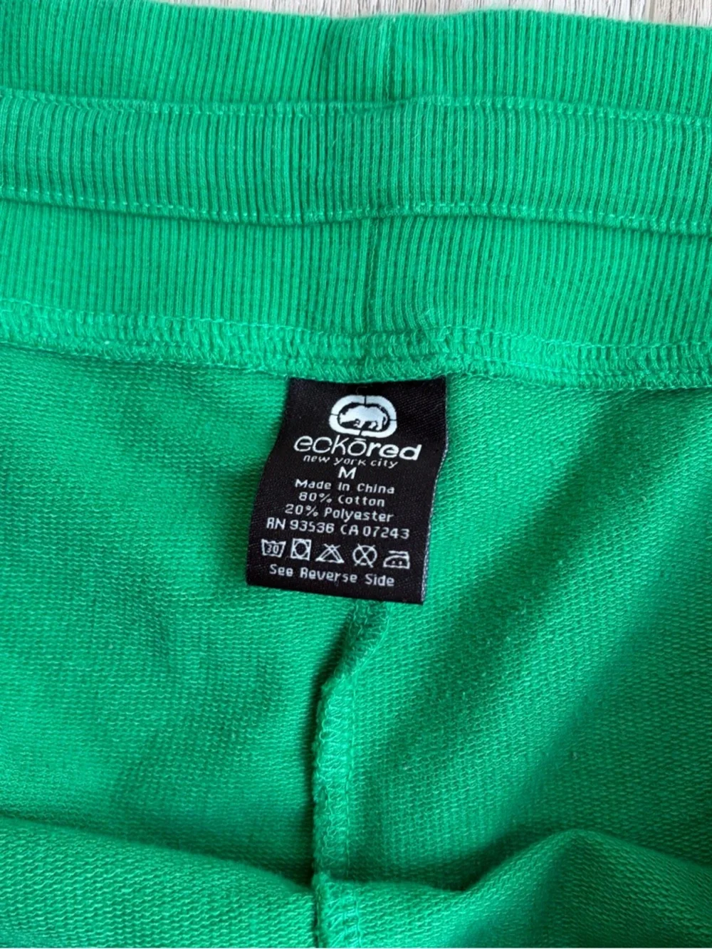 Ecko Unlimited Emerald Green Capri Sweatpants with Logo Detail - Picture 4 of 4